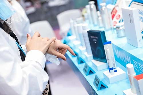 國貨綻妍以「光合修護」技術(shù)，一馬當先拯救受損皮膚屏障